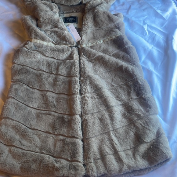 Maria Faux-Fur Vest - Picture 9 of 11